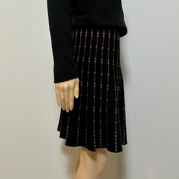 NWOT Short Sweater-Knit A-line Skirt, Dark Academia Knee Max Studio, Size M - Picture 3 of 9